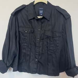 GAP Women’s Long Sleeve Button Front Twill Utility Shirt - Black